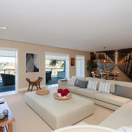 Local 167 - Oporto View House فيلا نوفا دي غايا