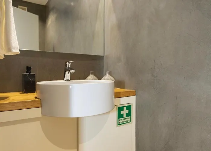 Local 167 - Oporto View House *