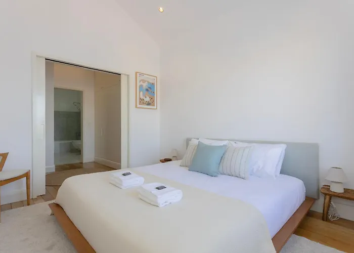 Local 167 - Oporto View House فيلا نوفا دي غايا